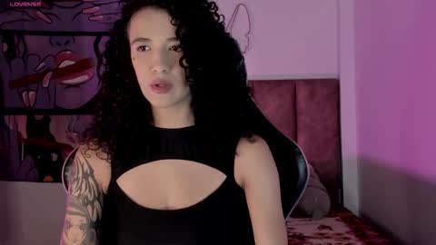 Snapshot of ivymanson_ chatting on 12-17-25, 05:46 Camila online show from 12-17-25, 05:46