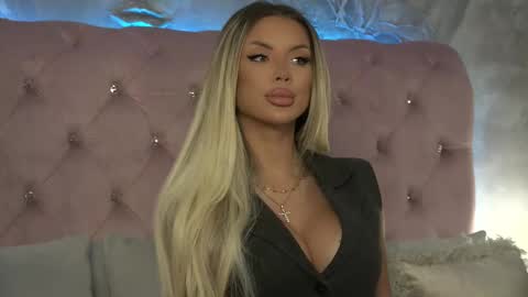  Ivy  online show from 10-23-25, 05:51