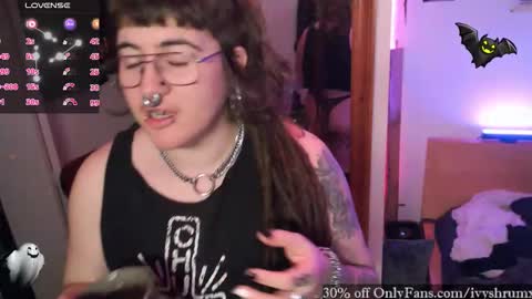 Snapshot of ivyshrumx chatting on 12-19-25, 10:17 Ivy ShrumX online show from 12-19-25, 10:17