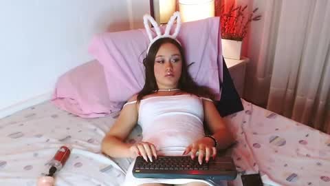 Snapshot of ivyy_crystal chatting on 12-17-24, 08:43 Ivy online show from 12-17-24, 08:43