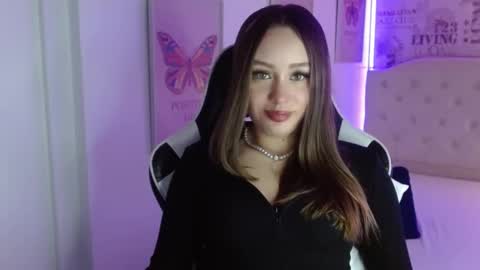 Snapshot of ivyy_crystal chatting on 02-18-25, 08:25 Ivy online show from 02-18-25, 08:25