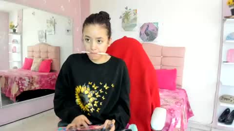 Snapshot of ivyyemerald_ chatting on 07-08-26, 01:59 IVY online show from 07-08-26, 01:59