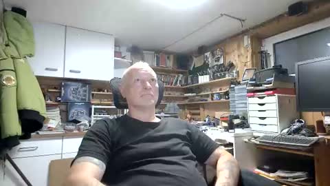 Snapshot of iwalknaked chatting on 07-20-26, 07:38 iwalknaked online show from 07-20-26, 07:38