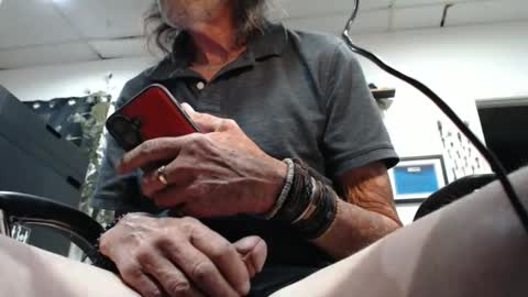 Snapshot of iwatcheral1 chatting on 04-11-26, 07:45 Brian online show from 04-11-26, 07:45