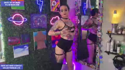 Snapshot of iwillbeyourmuse chatting on 03-26-26, 11:43 Muse hethey online show from 03-26-26, 11:43