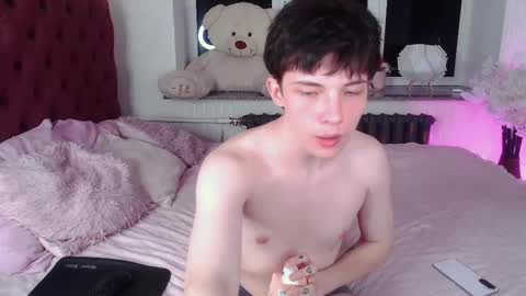 Maxim online show from 03-17-26, 04:32