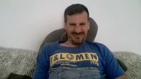 Snapshot of iyoperro chatting on 11-01-25, 09:33 Casandro online show from 11-01-25, 09:33