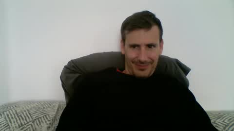 Snapshot of iyoperro chatting on 11-07-25, 10:26 Casandro online show from 11-07-25, 10:26