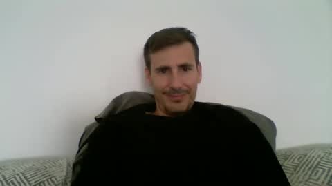 Snapshot of iyoperro chatting on 11-08-25, 10:04 Casandro online show from 11-08-25, 10:04
