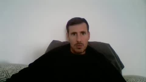 Snapshot of iyoperro chatting on 11-12-25, 12:16 Casandro online show from 11-12-25, 12:16