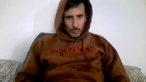 Snapshot of iyoperro chatting on 11-16-25, 02:33 Casandro online show from 11-16-25, 02:33