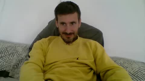 Snapshot of iyoperro chatting on 11-25-25, 11:10 Casandro online show from 11-25-25, 11:10