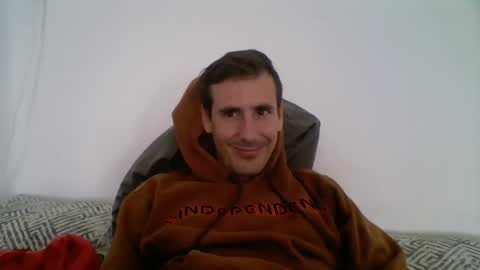 Snapshot of iyoperro chatting on 12-01-25, 11:59 Casandro online show from 12-01-25, 11:59