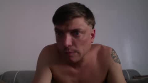 Snapshot of izealvaro chatting on 10-18-25, 08:31 izealvaro online show from 10-18-25, 08:31