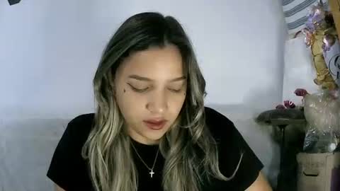 izzy_32 online show from 04-21-26, 09:39