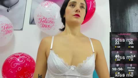 Izzy online show from 02-15-25, 01:05