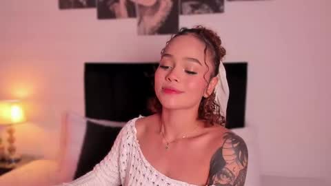 Snapshot of izzy_vega chatting on 12-25-24, 03:50 Izzy vega  online show from 12-25-24, 03:50