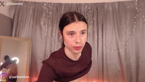 Snapshot of j_a_x_x_x_o_n chatting on 06-07-26, 01:48 Hey im Jaxxxon check my info online show from 06-07-26, 01:48
