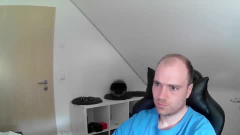 here4y online show from 04-25-26, 07:44