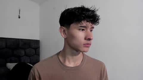 Snapshot of j_u_p_i_t_e_r chatting on 12-31-24, 01:19 Noah online show from 12-31-24, 01:19