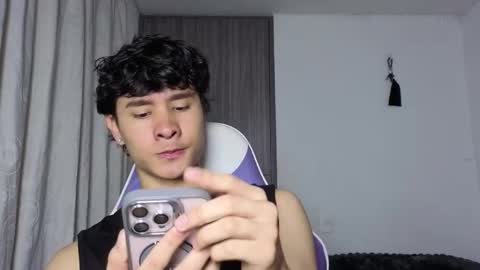 Snapshot of j_u_p_i_t_e_r chatting on 10-16-25, 03:35 Noah online show from 10-16-25, 03:35