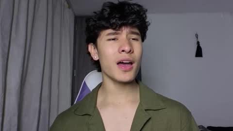 Snapshot of j_u_p_i_t_e_r chatting on 10-19-25, 01:23 Noah online show from 10-19-25, 01:23