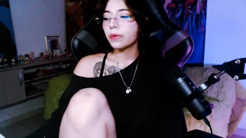 jade 18  online show from 11-21-25, 05:17