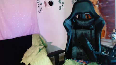 jade 18  online show from 04-12-26, 01:32