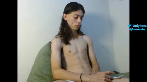 Snapshot of jabravobe chatting on 02-11-25, 08:42 Andrs online show from 02-11-25, 08:42