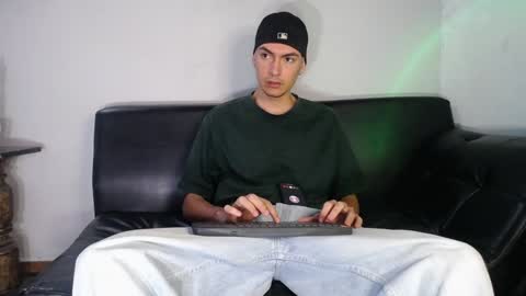 INDEPENDENT MODEL online show from 12-24-24, 11:28