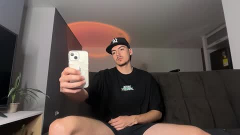 INDEPENDENT MODEL online show from 11-24-25, 12:54