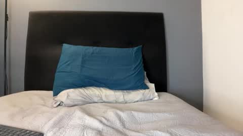 INDEPENDENT MODEL online show from 03-11-26, 12:05