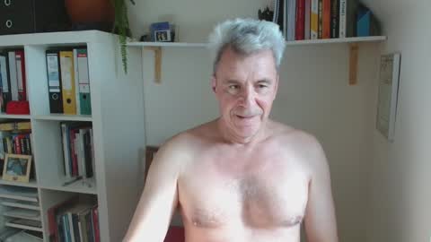 Snapshot of jackblack650 chatting on 10-28-25, 11:47 jackblack650 online show from 10-28-25, 11:47