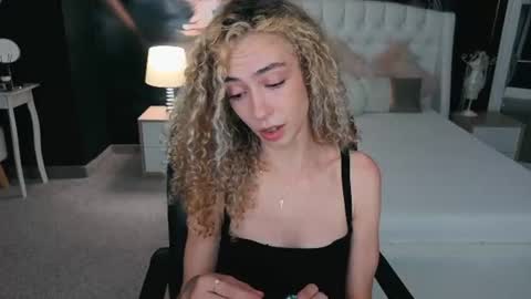 Snapshot of jackie__fox chatting on 06-25-26, 04:56 Jackie online show from 06-25-26, 04:56