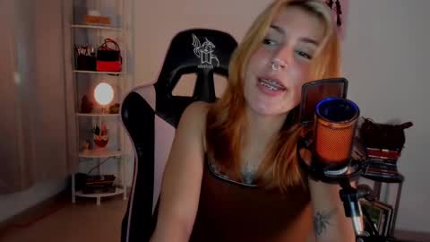 Linda Sofia help me get to 100 thumbs up online show from 02-01-25, 06:43