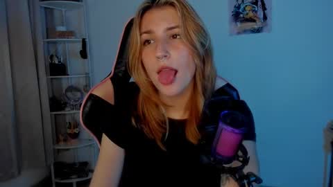 Linda Sofia help me get to 100 thumbs up online show from 02-10-25, 06:20