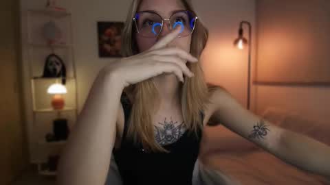 Linda Sofia help me get to 100 thumbs up online show from 11-17-25, 04:29