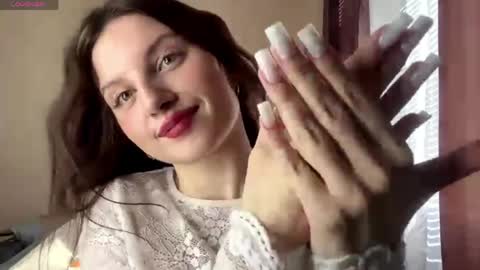 Snapshot of jaclynmalcolm chatting on 05-20-26, 05:35 Lillian online show from 05-20-26, 05:35