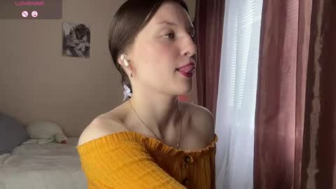 Snapshot of jaclynmalcolm chatting on 06-04-26, 05:13 Lillian online show from 06-04-26, 05:13