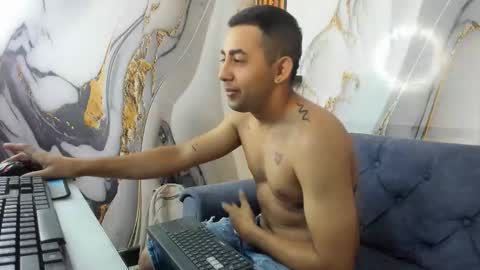 Snapshot of jacob_latinboy chatting on 10-10-25, 12:15 Jacob online show from 10-10-25, 12:15