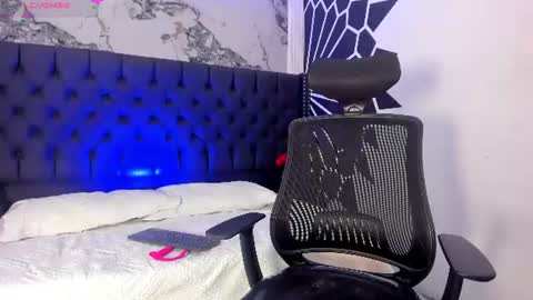 Snapshot of jacobjohns_ chatting on 06-21-26, 05:43 Jacob online show from 06-21-26, 05:43