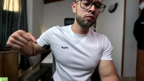 Snapshot of jacobt77 chatting on 01-11-25, 10:29 Jacob online show from 01-11-25, 10:29