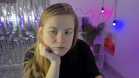 Jade online show from 12-15-24, 01:43