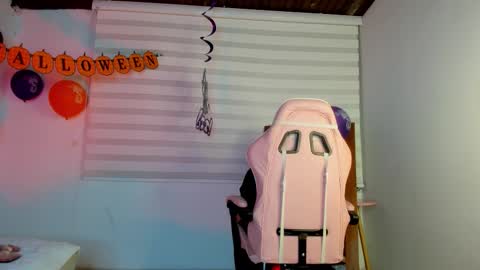 Jade online show from 10-24-25, 03:36