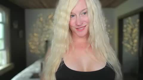 jadeamaryllis_ online show from 04-24-26, 01:35