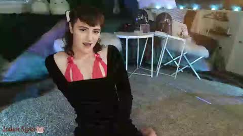 Snapshot of jadedfemboy chatting on 12-18-24, 10:02 Jaden Lynx online show from 12-18-24, 10:02