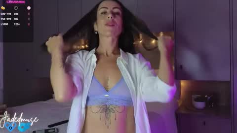 Jade online show from 03-20-26, 07:41