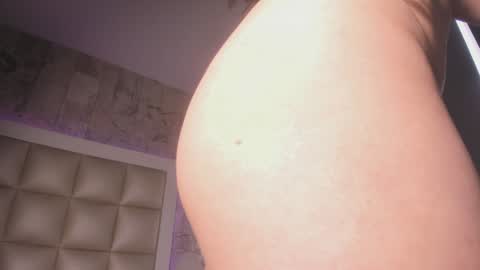 Snapshot of jadeestudios chatting on 01-10-25, 01:20 jadeestudios online show from 01-10-25, 01:20