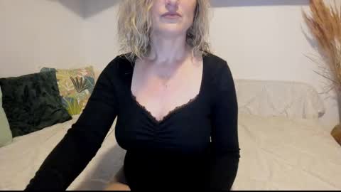 elena online show from 11-20-25, 03:07