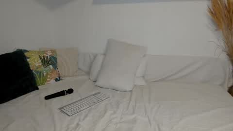 Snapshot of jadore_able82 chatting on 02-05-26, 02:38 elena online show from 02-05-26, 02:38